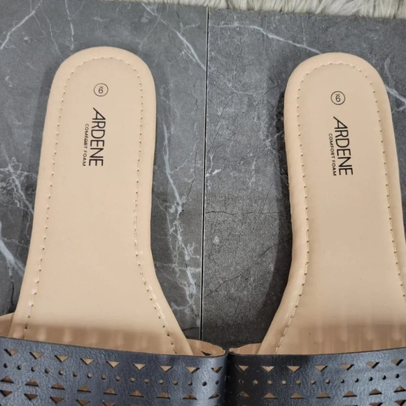 Ardene  Sandals - Picture 3 of 4